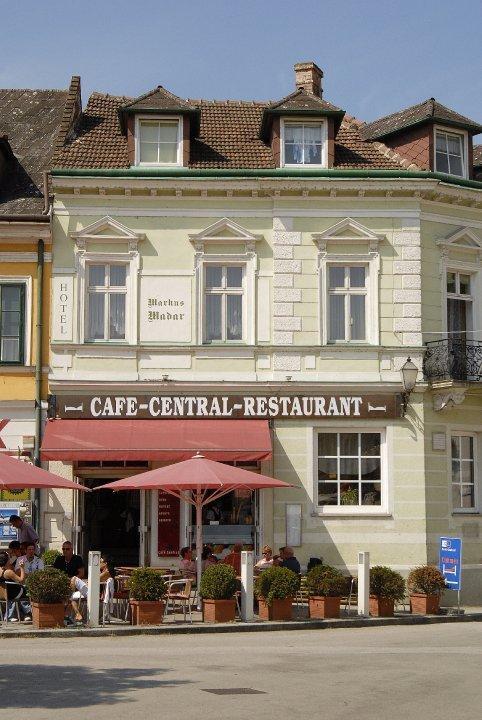 Madar Café Central Melk Exterior foto